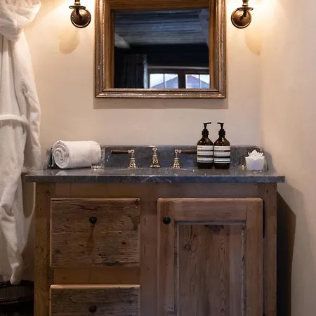 Eleven Hibou Station touristique